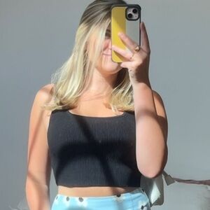 Black Ribbed Crop Top from Aritzia (Babaton)